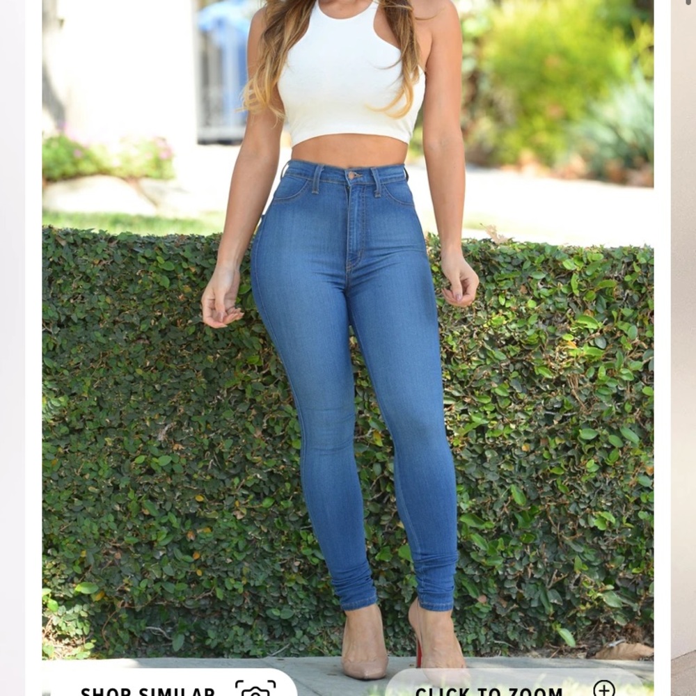 NEW w/tags Medium wash skinny Jean high-waisted